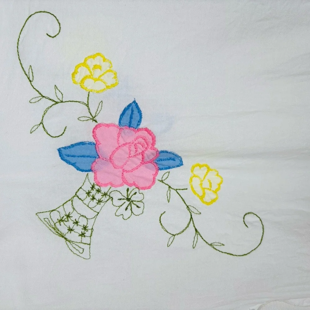 Vintage Linens Embroidered Square Flower Appliqué Tablecloth 46x46 Scalloped Hem